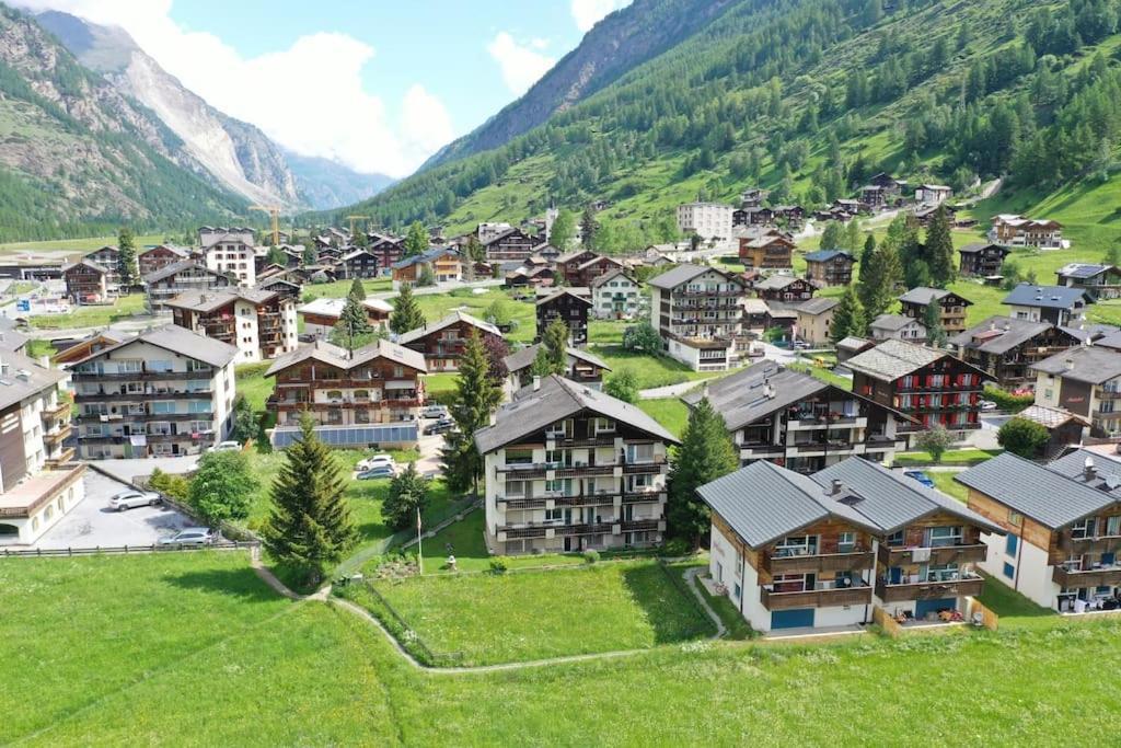 Relaxing Loft Haven Near Zermatt - Parking Free Lägenhet Täsch Exteriör bild